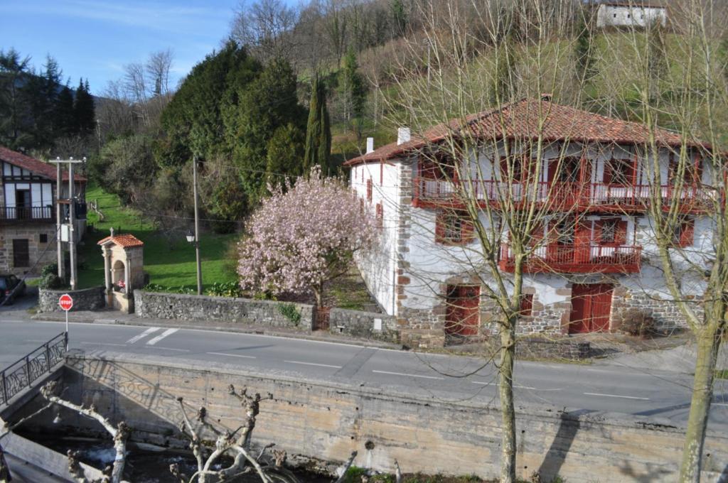 Hostal Auzoa Bera  Exterior photo