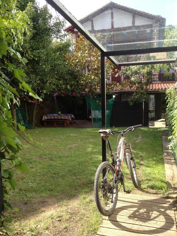 Hostal Auzoa Bera  Exterior photo